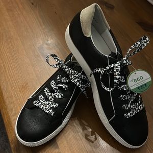 Paul Green men’s size 7.5 soft black leather sneakers